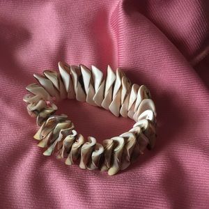 Beautiful Shell Bracelet never been worn